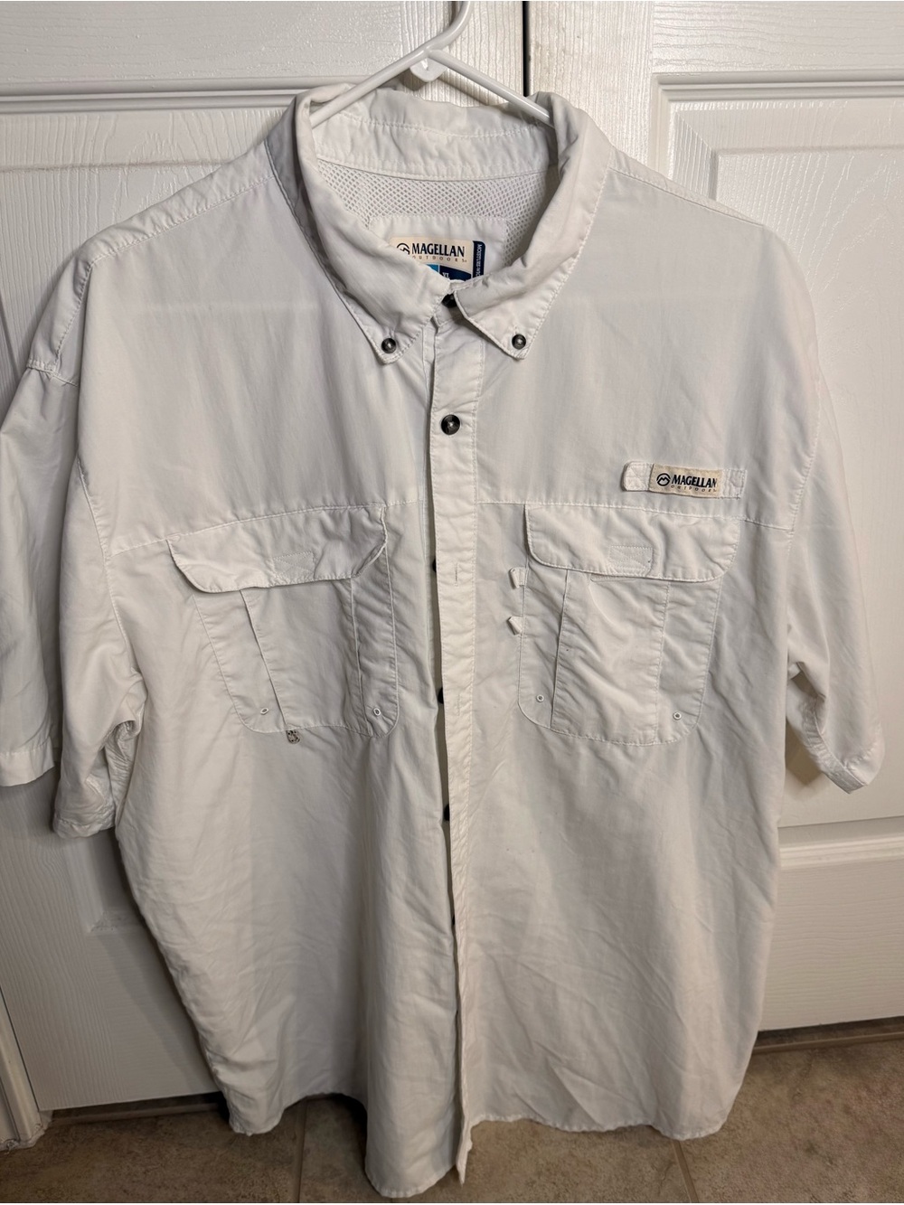 Magellan Outdoors White Short Sleeve Button-Down Shirt